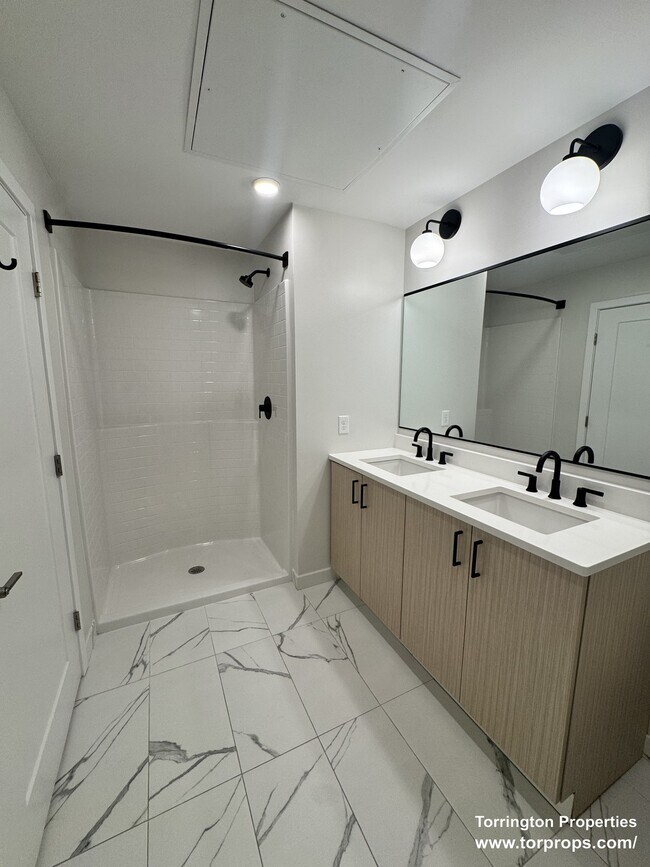 Building Photo - 289 Walk Hill St