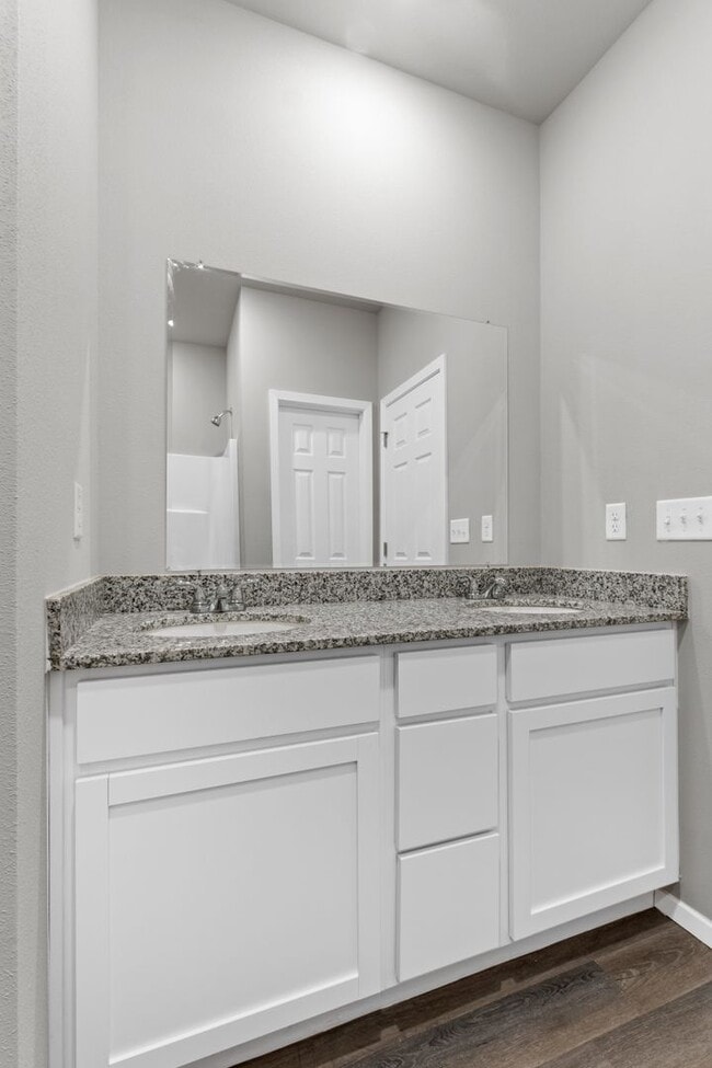 Building Photo - Spacious Home in Fayetteville!