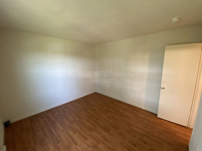 Building Photo - 624 Highview Ct