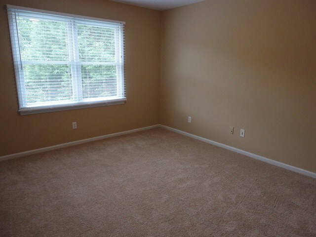 Building Photo - 623 Chesterfield Dr
