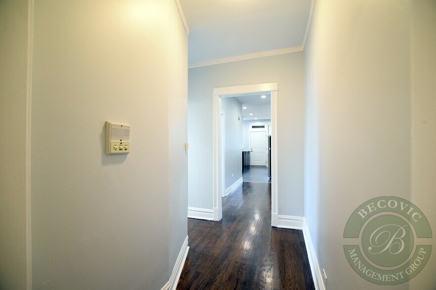 Building Photo - 4707 N Albany Ave