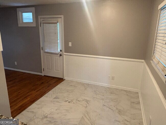 Building Photo - 1020 Tuxedo Ln