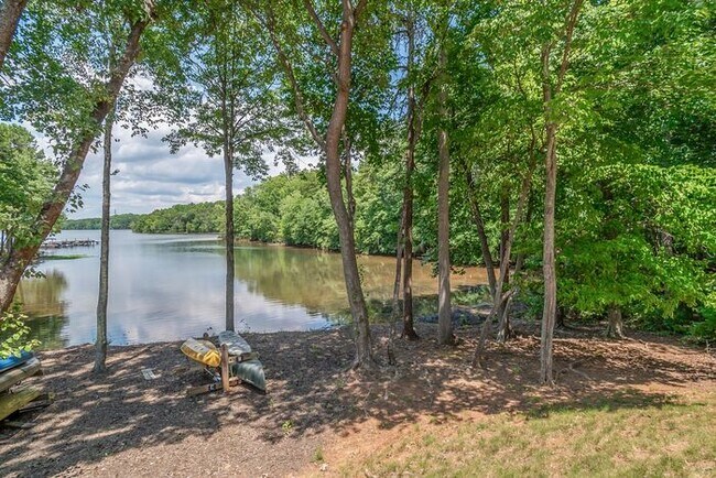 Building Photo - Waterfront Living at Its Finest - Beautifully Remodeled 3BR/2BA, 1st Floor, End Unit Condo on Lak...