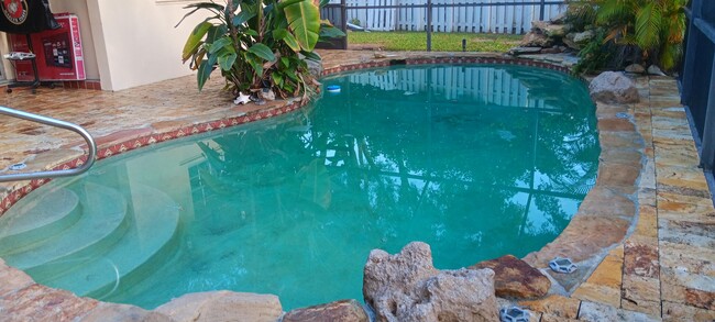 Building Photo - 3720 Coral Hills Dr