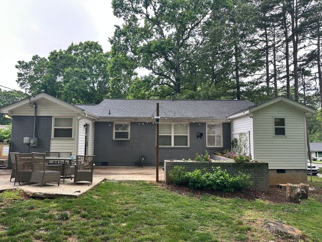 Building Photo - Beautiful 3 Bedroom Home in Windsor Park!
