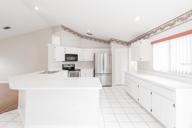 Building Photo - 10435 Crestfield Dr
