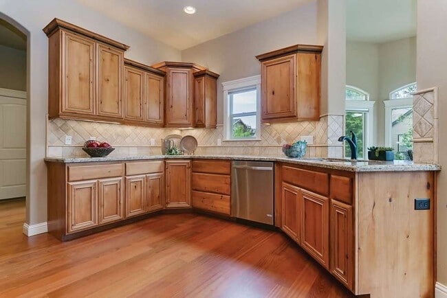 Building Photo - 1019 Opus St E