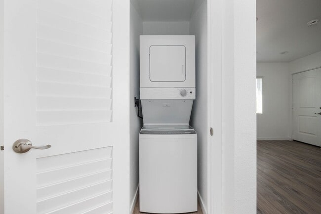 Building Photo - 835-837 W 3rd Ave