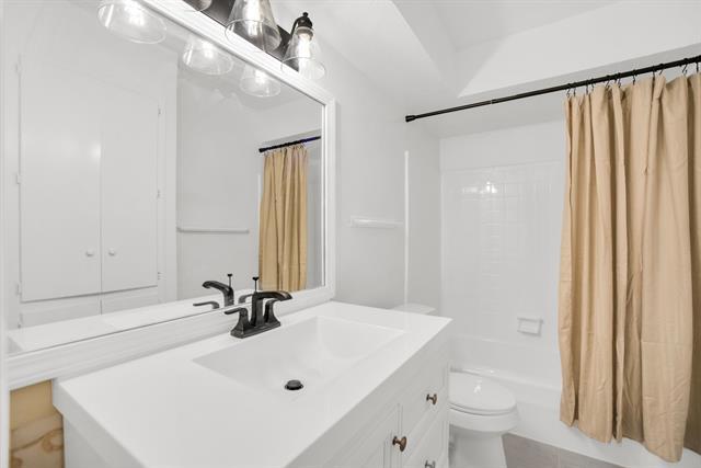 Building Photo - 13351 Kit Ln