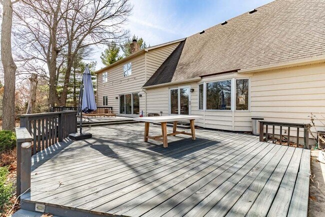 Building Photo - 9885 Belmont Ct