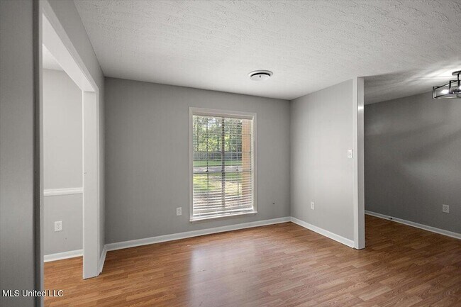Building Photo - 36 Pebble Hill Dr