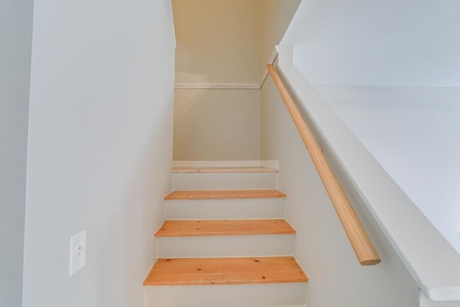 Building Photo - 1724 Townhall Ln