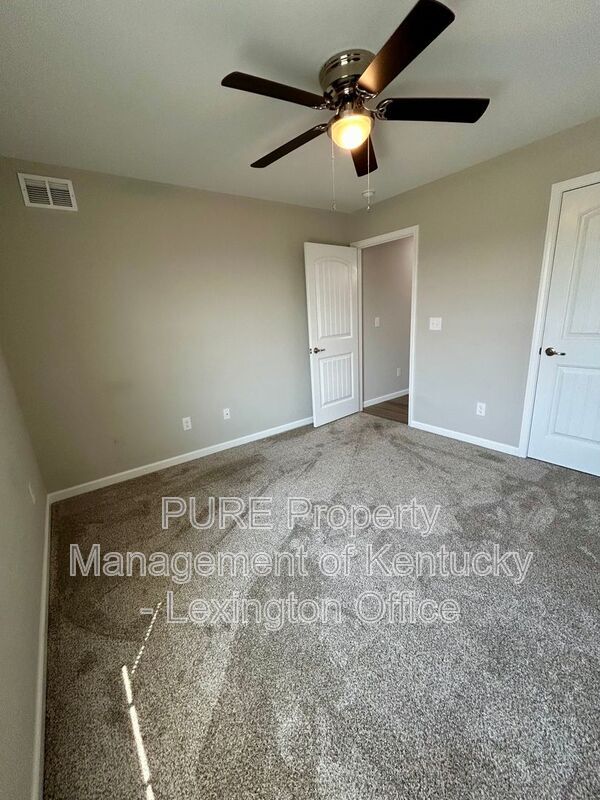Building Photo - 263 Stoney Creek Way