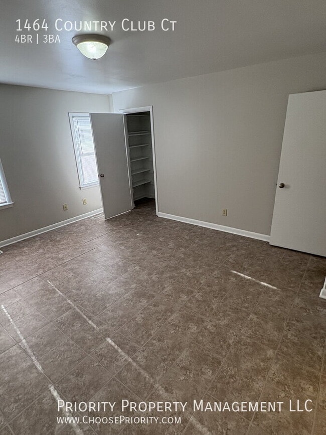 Building Photo - 1464 Country Club Ct