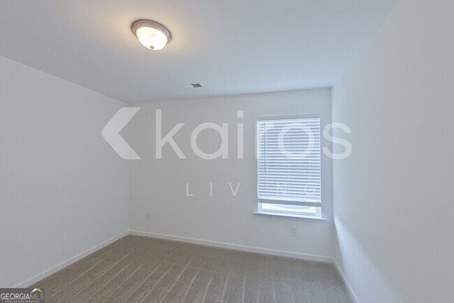 Building Photo - 306 Silver Maple Ln