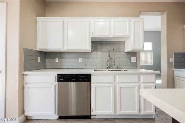 Building Photo - 138 Cam Capri