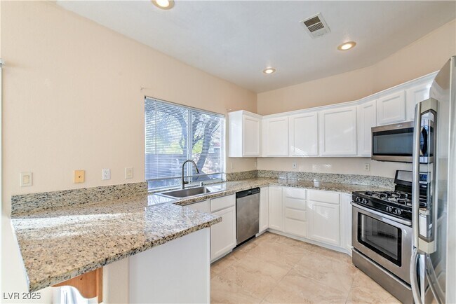 Building Photo - 5817 Golden Wing St