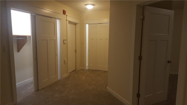 Building Photo - 1063 East Ave