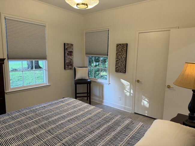 Building Photo - 1410 Forsythe Ave