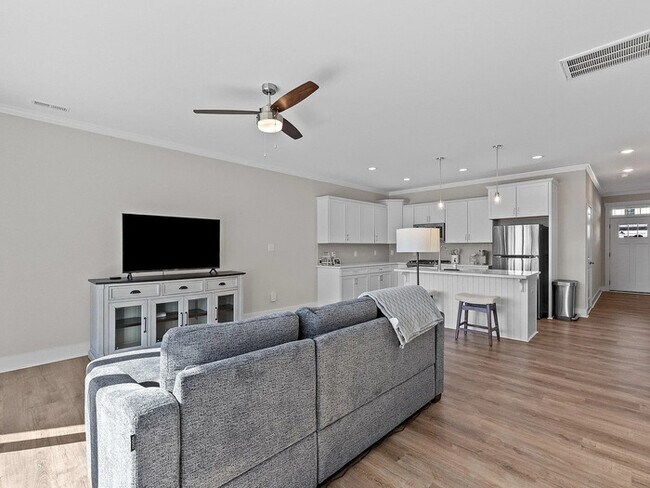 Building Photo - Lease OR Lease to Own
