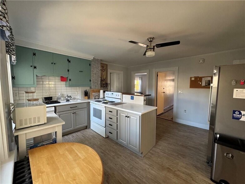 Building Photo - 35 Brewer St