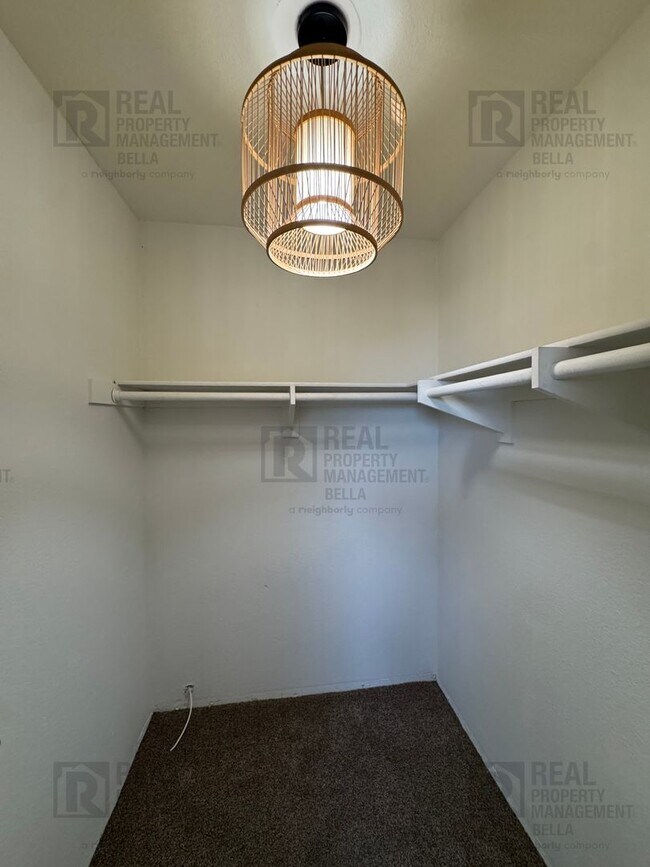 Building Photo - 23 Bella Donaci