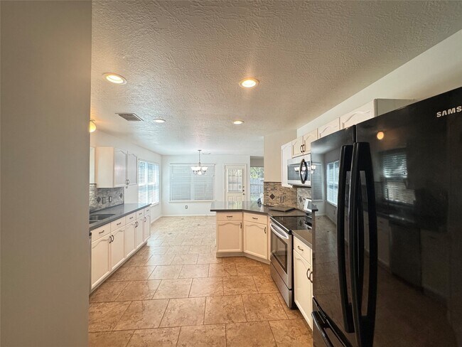 Building Photo - 210 Rolling Plains Dr
