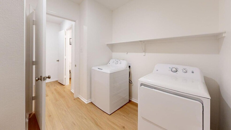 Building Photo - Comfortable Lancaster living with space to relax and entertain