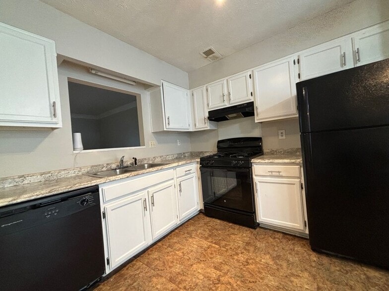 Building Photo - 1014 Huntington Trace-