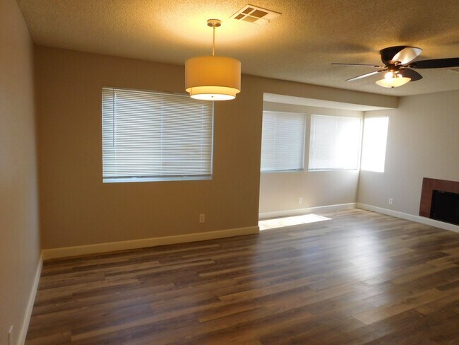 Building Photo - Spacious 2 bedroom- no neighbors under you !!