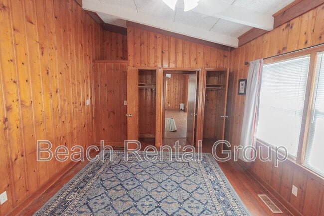 Building Photo - 4718 Seaview St