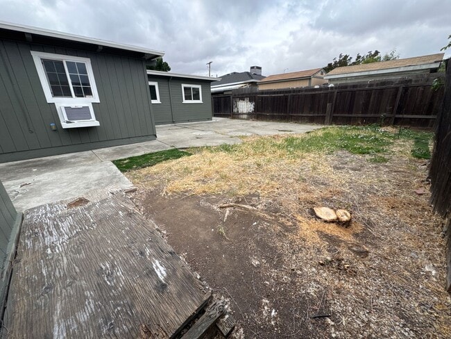 Building Photo - AVAILABLE! OPEN HOUSE SUNDAY 4:30-6:00 PM
