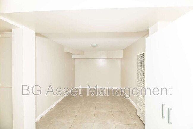 Building Photo - 1723 Bayo Vis