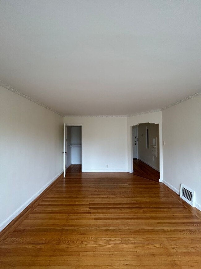 Building Photo - 2741 Judah St