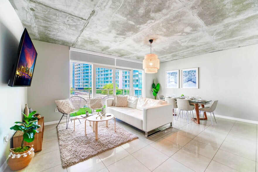 Building Photo - 3250 NE 1st Ave