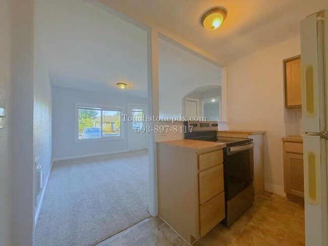 Building Photo - Brentwood-Darlington 2 Bed Apartment with Classic Charm and Parking