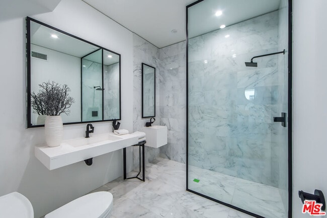 Building Photo - 855 Hilldale Ave