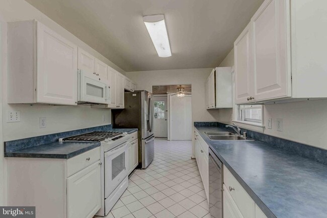 Building Photo - 9703 Stoneham Terrace