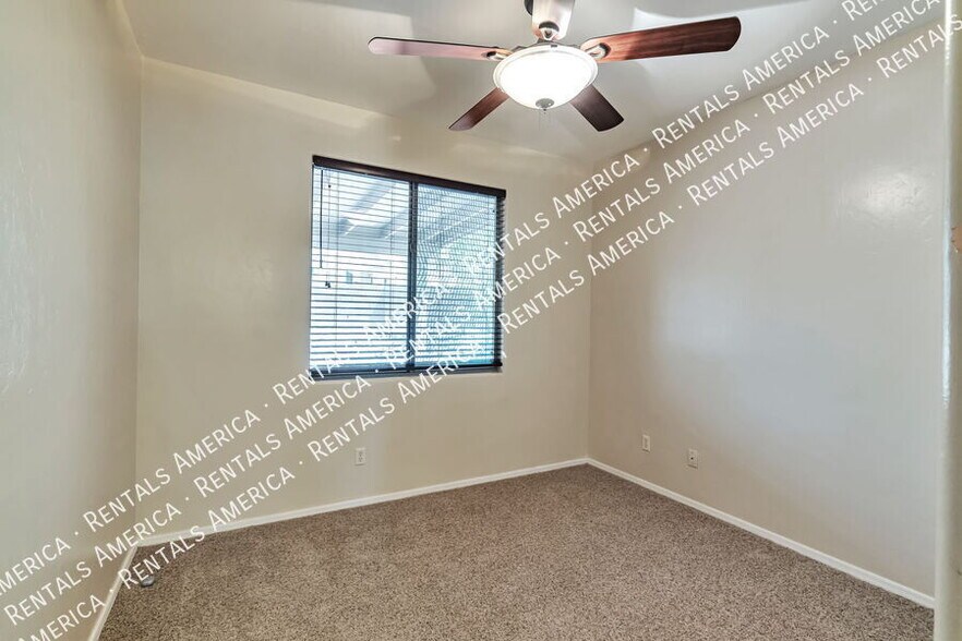 Building Photo - 10813 S Bear Table Tank Dr
