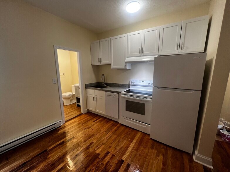 Building Photo - 892 Huntington Ave