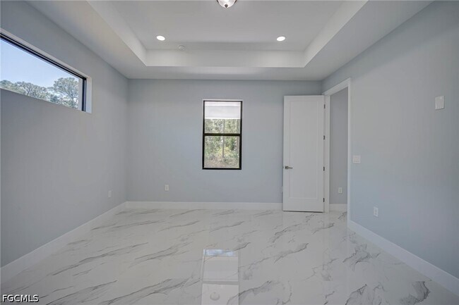 Building Photo - 872 Spaulding St E