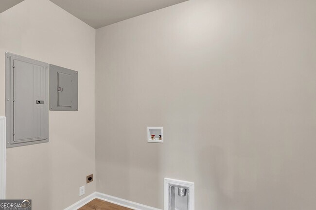 Building Photo - 568 Garden View Ct