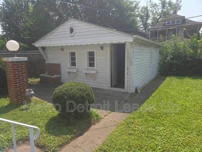 Building Photo - 3759 Columbus St