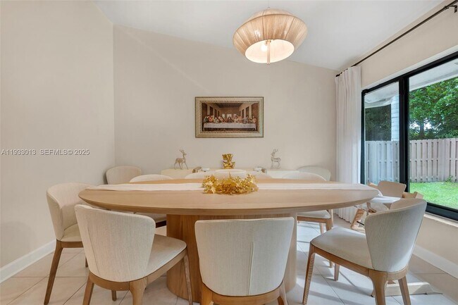 Building Photo - 1583 Eastlake Way