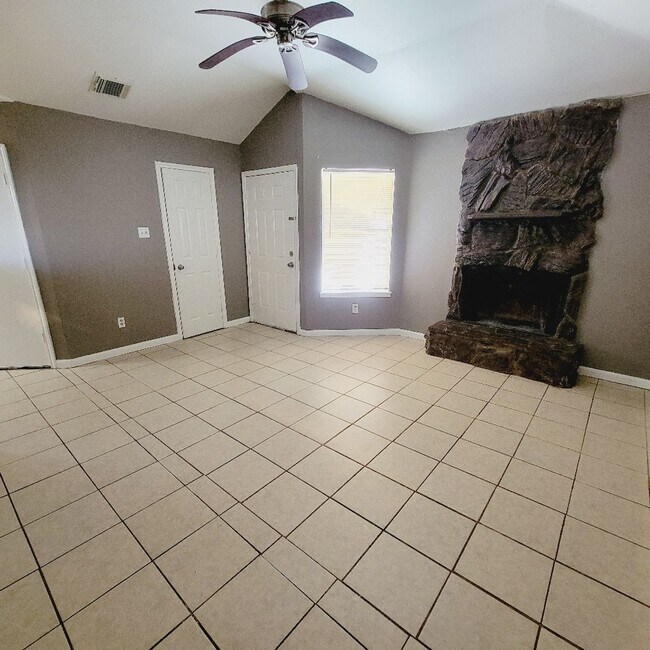 Building Photo - 8607 Crystal Cove Cir