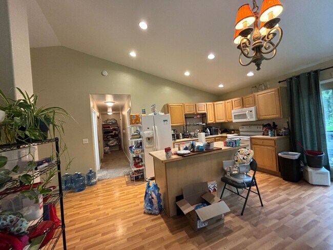Building Photo - Pet friendly 3 bedroom home in North Pole ...