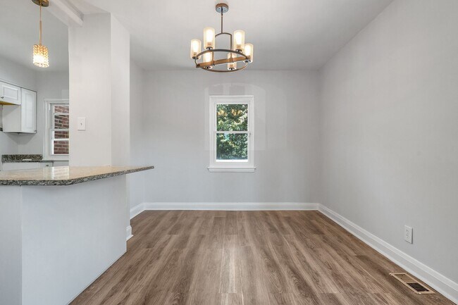 Building Photo - PENDING - Newly Renovated 3 Bedroom 2 Bathroom in