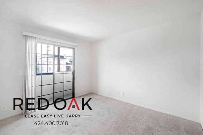 Building Photo - 4651 Cahuenga Blvd