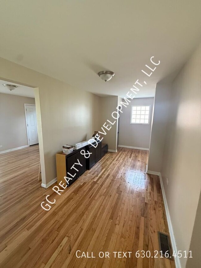 Building Photo - 9857 S Calhoun Ave