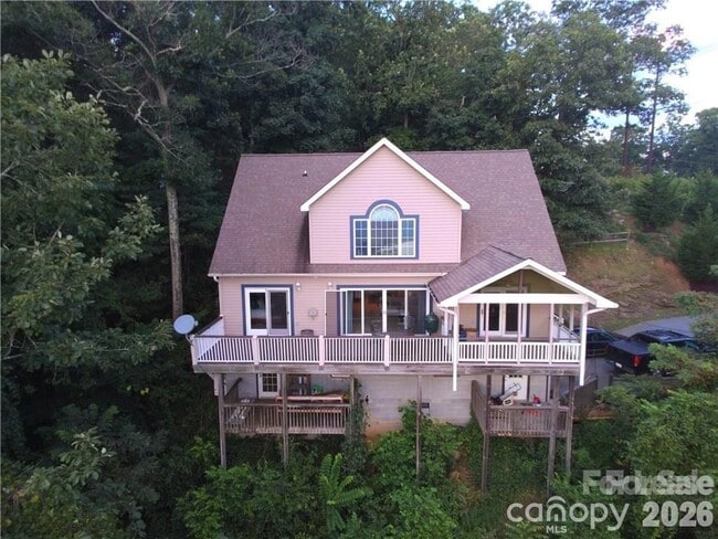 Building Photo - 40 Crestwood Dr